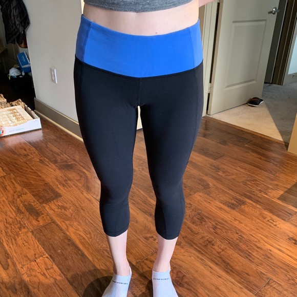 Lululemon crop leggings size 6 - Picture 2 of 6